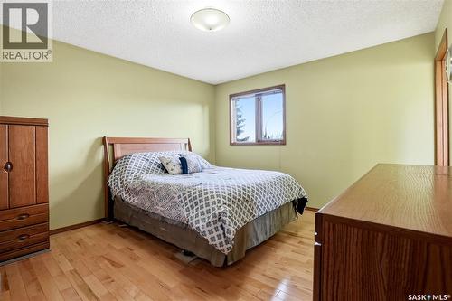 540 Nesslin Crescent, Saskatoon, SK - Indoor Photo Showing Bedroom