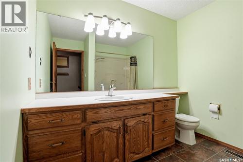 540 Nesslin Crescent, Saskatoon, SK - Indoor Photo Showing Bathroom