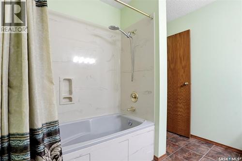 540 Nesslin Crescent, Saskatoon, SK - Indoor Photo Showing Bathroom