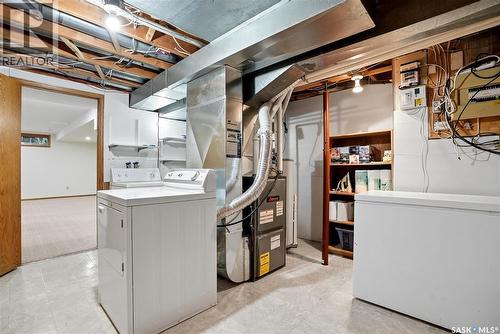 540 Nesslin Crescent, Saskatoon, SK - Indoor Photo Showing Laundry Room