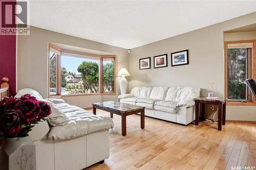 540 Nesslin Crescent, Saskatoon, SK - Indoor Photo Showing Living Room