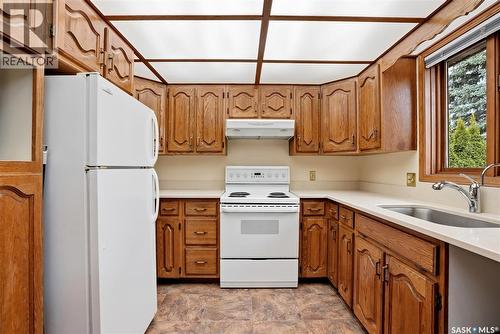 540 Nesslin Crescent, Saskatoon, SK - Indoor Photo Showing Kitchen