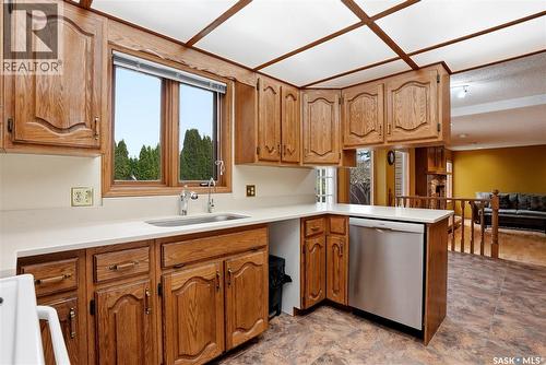 540 Nesslin Crescent, Saskatoon, SK - Indoor Photo Showing Kitchen
