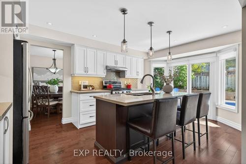 108 Old Forest Crescent, Kitchener, ON - Indoor Photo Showing Kitchen With Upgraded Kitchen