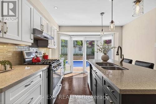 108 Old Forest Crescent, Kitchener, ON - Indoor Photo Showing Kitchen With Double Sink With Upgraded Kitchen