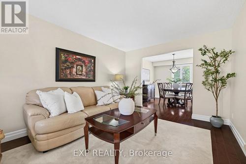 108 Old Forest Crescent, Kitchener, ON - Indoor Photo Showing Living Room