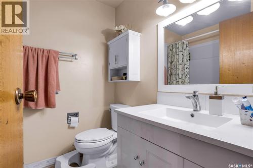 370 Kellins Crescent, Saskatoon, SK - Indoor Photo Showing Bathroom