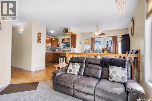 370 Kellins Crescent, Saskatoon, SK - Indoor Photo Showing Living Room
