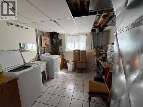 3749 Strathcona Ave, Powell River, BC - Indoor Photo Showing Laundry Room