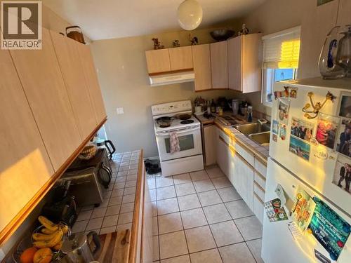3749 Strathcona Ave, Powell River, BC - Indoor Photo Showing Kitchen With Double Sink