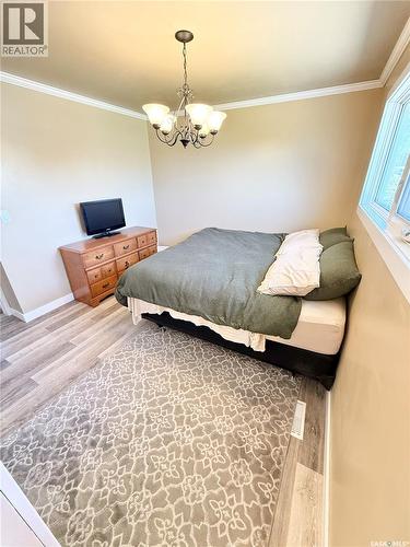 536 Mcgillivray Drive, Weyburn, SK - Indoor Photo Showing Bedroom