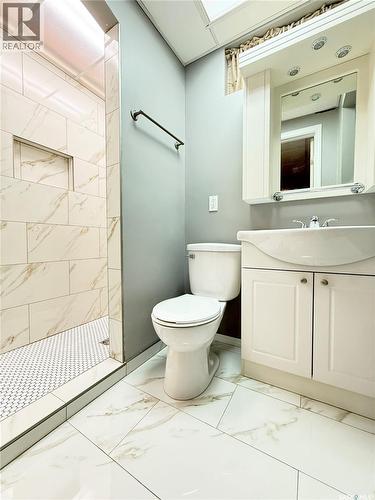 536 Mcgillivray Drive, Weyburn, SK - Indoor Photo Showing Bathroom
