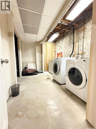 536 Mcgillivray Drive, Weyburn, SK - Indoor Photo Showing Laundry Room