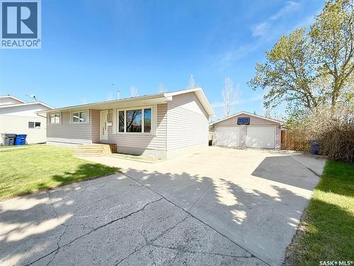 536 Mcgillivray Drive, Weyburn, SK - Outdoor