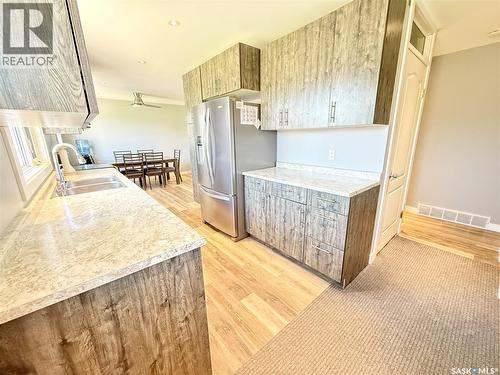 536 Mcgillivray Drive, Weyburn, SK - Indoor Photo Showing Kitchen