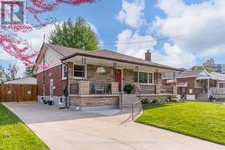 98 DUNCOMBE DRIVE  Hamilton, ON L9A 2G3