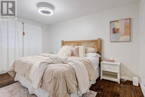 98 Duncombe Drive, Hamilton, ON - Indoor Photo Showing Bedroom