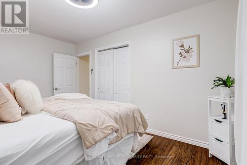 98 Duncombe Drive, Hamilton, ON - Indoor Photo Showing Bedroom