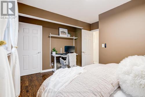 98 Duncombe Drive, Hamilton, ON - Indoor Photo Showing Bedroom