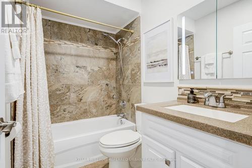 98 Duncombe Drive, Hamilton, ON - Indoor Photo Showing Bathroom