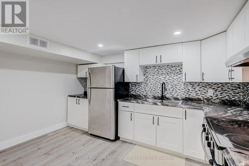 98 Duncombe Drive, Hamilton, ON - Indoor Photo Showing Kitchen