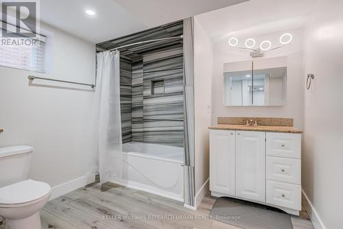 98 Duncombe Drive, Hamilton, ON - Indoor Photo Showing Bathroom