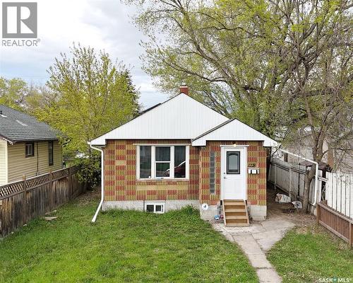 1228 1st AVENUE N  Saskatoon, SK S7K 1Y6