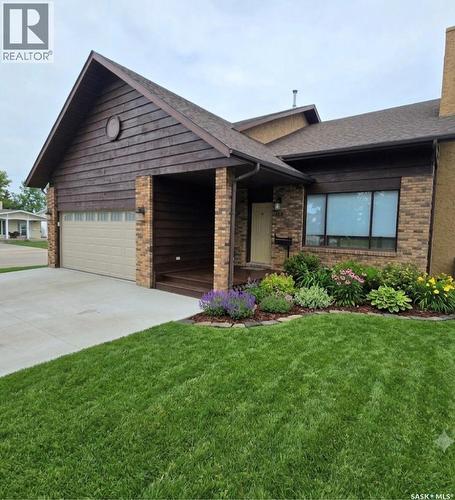 868 Conroy Place, Prince Albert, SK - Outdoor