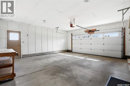 227 Flavelle Crescent, Saskatoon, SK - Indoor Photo Showing Garage