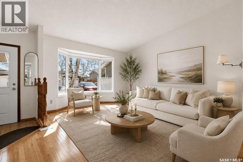 227 Flavelle Crescent, Saskatoon, SK - Indoor Photo Showing Living Room