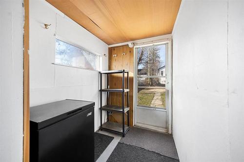 401 Union Avenue W, Winnipeg, MB - Indoor Photo Showing Other Room