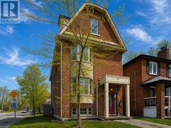 UPPER 3 BEDROOM - 87 LAWRENCE AVENUE W  Toronto, ON M5M 1A7