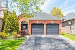 105 PARNELL CRESCENT Whitby (Pringle Creek), ON L1R 1X1