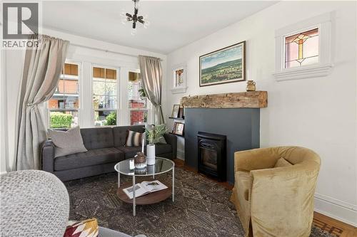 116 Homewood Avenue, Hamilton, ON - Indoor Photo Showing Living Room