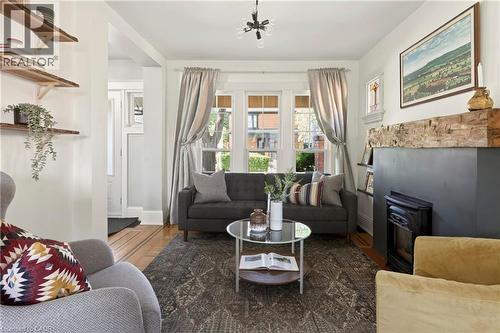 116 Homewood Avenue, Hamilton, ON - Indoor Photo Showing Living Room
