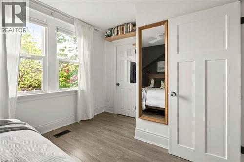 116 Homewood Avenue, Hamilton, ON - Indoor Photo Showing Bedroom