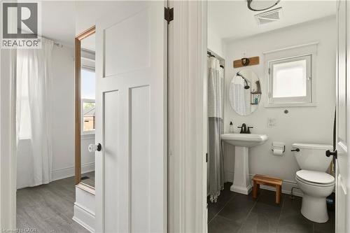 116 Homewood Avenue, Hamilton, ON - Indoor Photo Showing Bathroom
