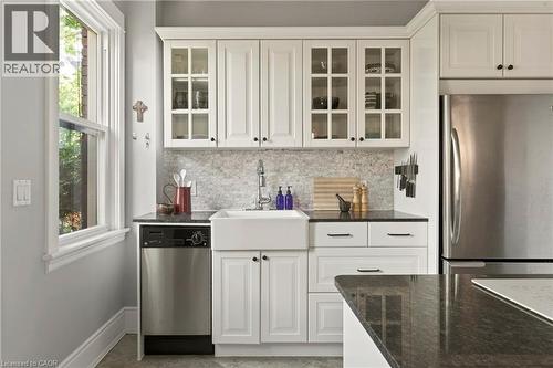116 Homewood Avenue, Hamilton, ON - Indoor Photo Showing Kitchen