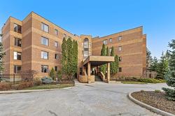 14-301 Country Club BLVD  Winnipeg, MB R3V 2E4