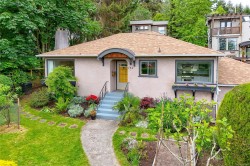 1-752 Lampson St Esquimalt, BC V9A 6A6