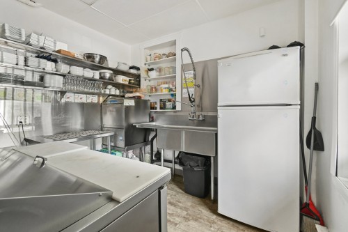 Cuisine - 579 Av. Notre-Dame, Saint-Lambert, QC - Indoor Photo Showing Laundry Room