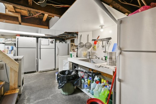 Commerce - 579 Av. Notre-Dame, Saint-Lambert, QC - Indoor Photo Showing Basement