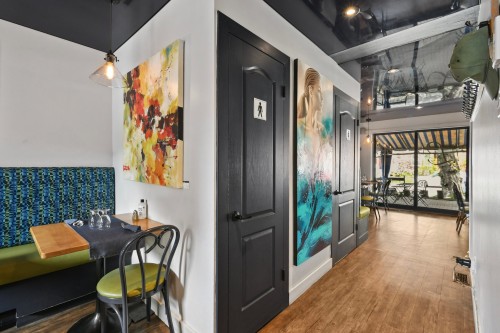 Restaurant - 579 Av. Notre-Dame, Saint-Lambert, QC - Indoor Photo Showing Other Room