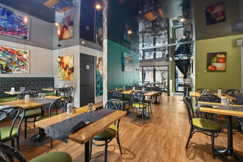 Restaurant - 579 Av. Notre-Dame, Saint-Lambert, QC - Indoor Photo Showing Dining Room
