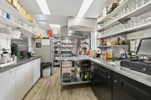 Cuisine - 579 Av. Notre-Dame, Saint-Lambert, QC - Indoor