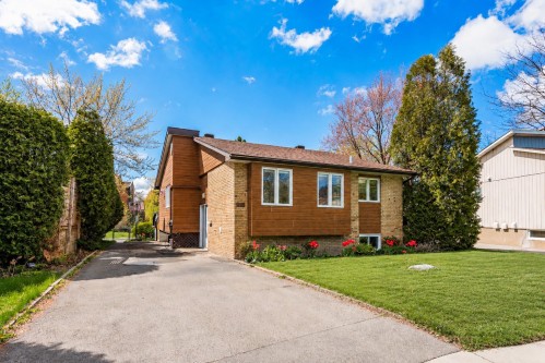 320 Rue Brosseau  La Prairie, QC J5R 4M5