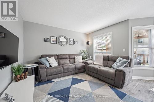 Living Room - 511 Dansbury Drive, Waterloo, ON - Indoor Photo Showing Living Room