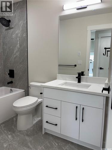 222 Veterans Drive, Warman, SK - Indoor Photo Showing Bathroom