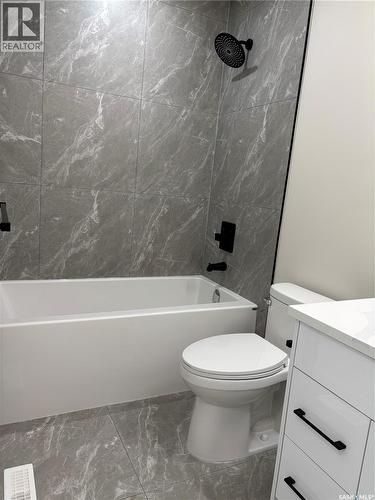 222 Veterans Drive, Warman, SK - Indoor Photo Showing Bathroom