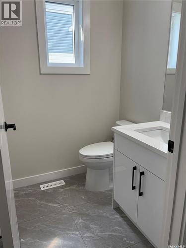 222 Veterans Drive, Warman, SK - Indoor Photo Showing Bathroom
